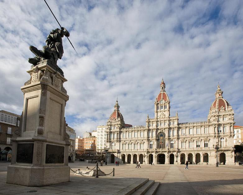 La administración 15 está situada en la plaza del Ayuntamiento de A Coruña