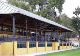 Tribuna del Hipódromo Real Club Pineda de Sevilla | Foto: Carlosrs