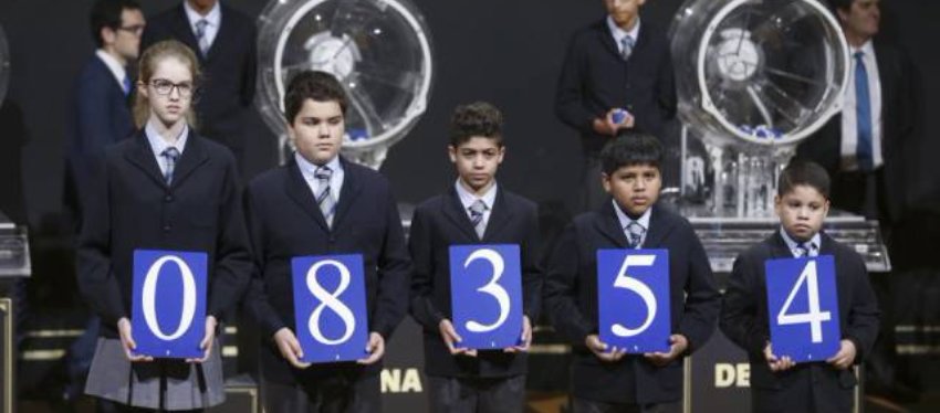 El 08.354 fue el primer premio del sorteo del Niño 2017. Foto: El País.