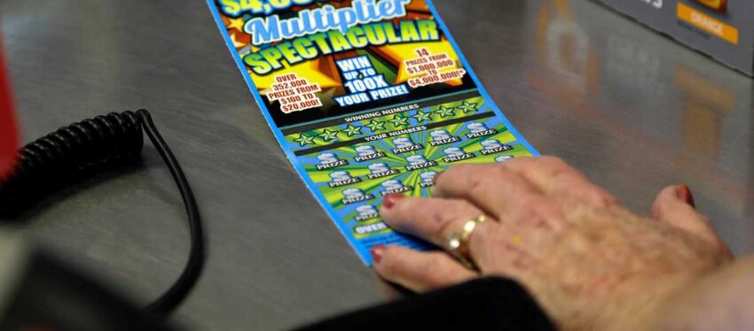 Juega a la lotería por primera vez a sus 83 años y gana 40.000 dólares